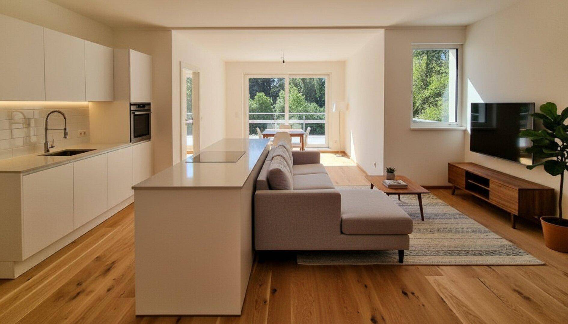 Offener Wohnbereich mit integrierter Küche, Holzboden und Zugang zu einem sonnigen Balkon.
