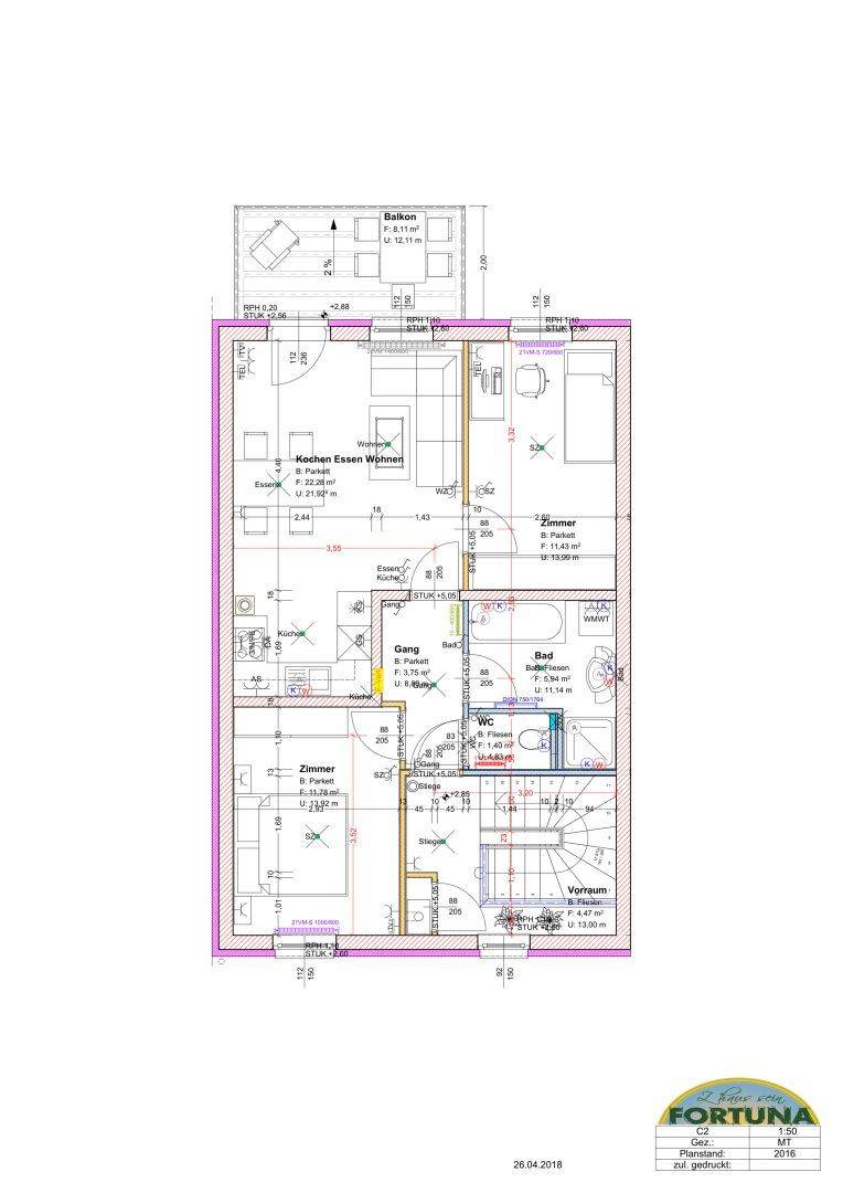 Grundriss einer weiteren Etage mit Balkon, Schlafzimmern, Bad und offenem Wohnbereich.