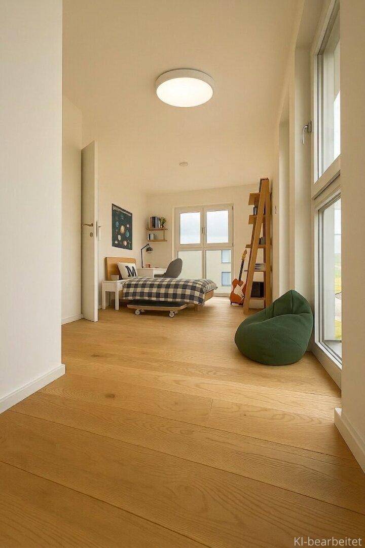 Helles Kinder- oder Jugendzimmer mit Holzboden, großen Fenstern und moderner Einrichtung.