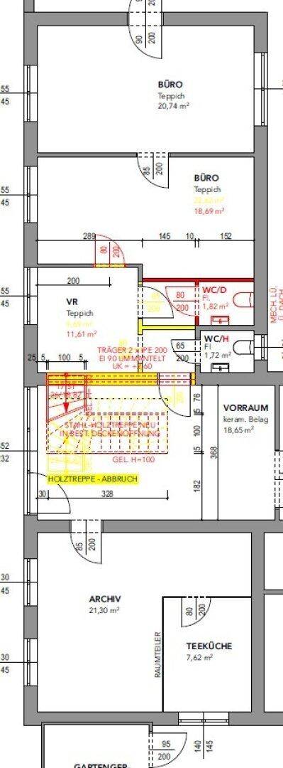Grundrissplan zeigt mehrere Büroräume, eine Teeküche und separate Toiletten, mit einem Hinweis auf eine zu entfernende Holztreppe.