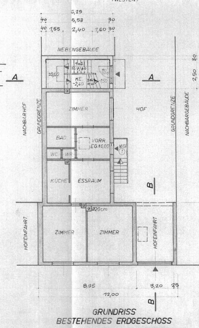 Grundriss des Erdgeschosses mit Zimmern, Küche, Bad und WC.