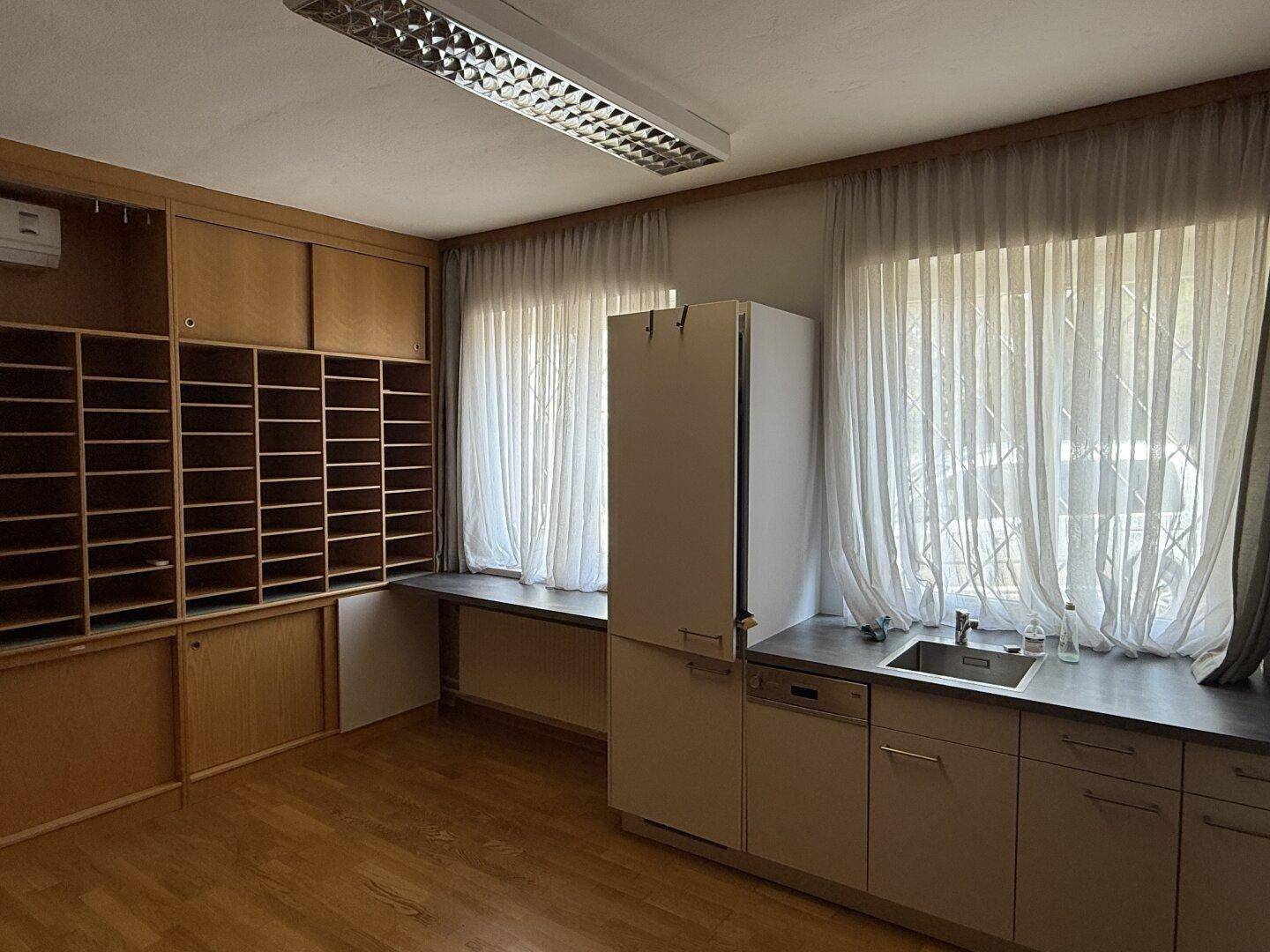 repräsentative Büroräumlichkeiten in Zentrumsnähe mit Parkplätzen zu vermieten - Ansicht 4