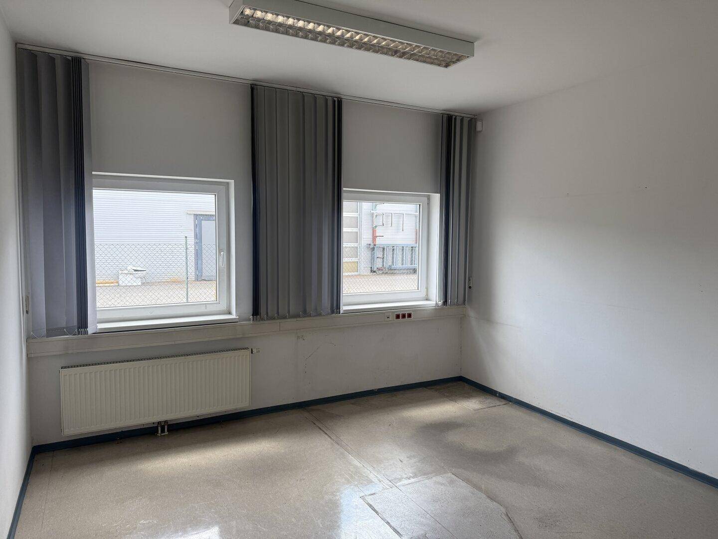 500 m² große Halle mit ca. 150 m² Bürotrakt an der Abfahrt S4 zu verkaufen - Ansicht 4