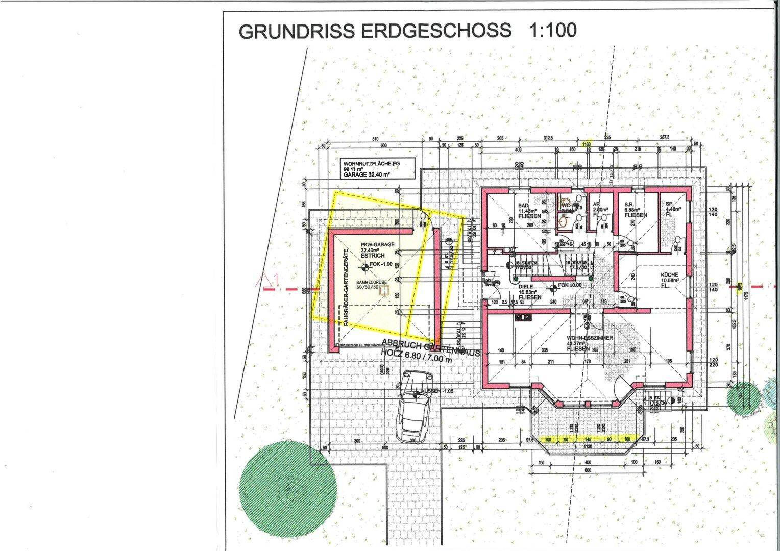 Grundriss des Erdgeschosses mit Wohnbereich, Küche und Garage.