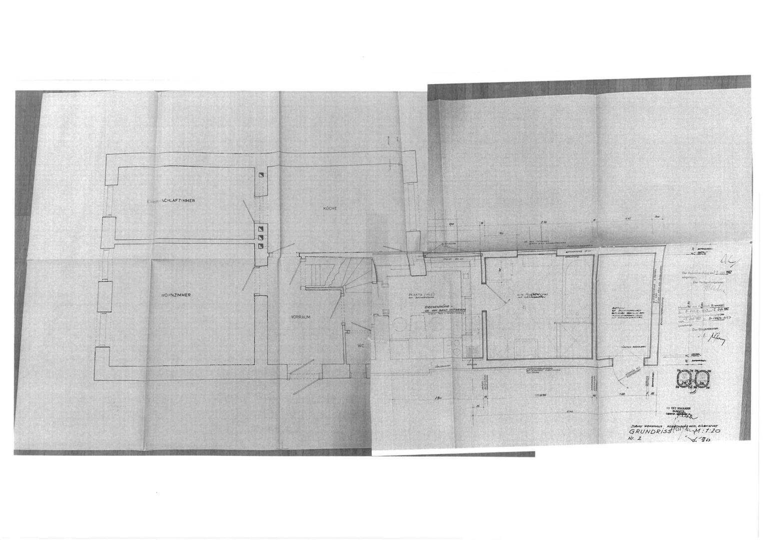 Detaillierter Grundrissplan eines Geschosses mit mehreren Räumen und Treppenhaus.