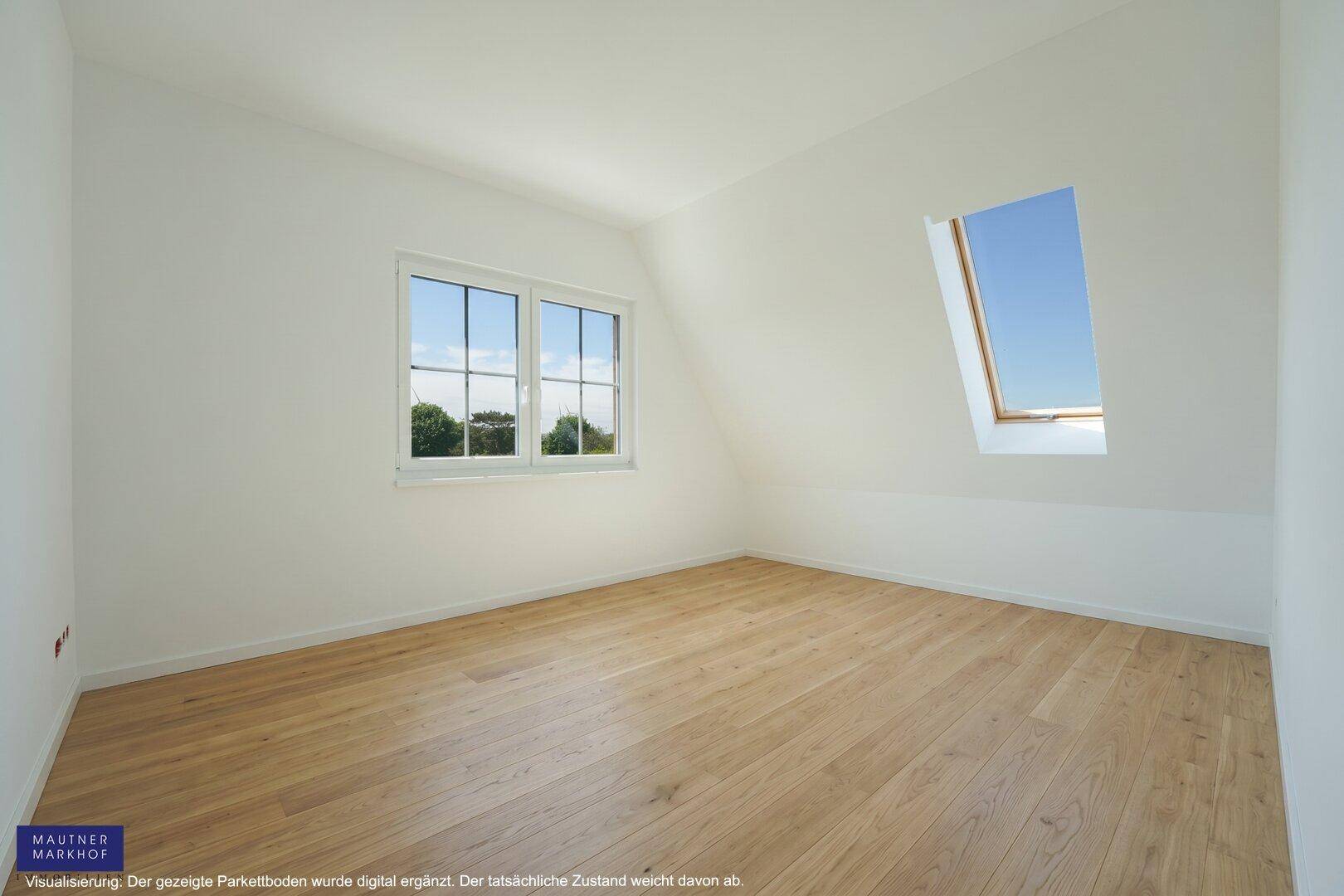 Gemütliches Schlafzimmer im Dachgeschoss mit Holzboden, einem Fenster und einem Dachfenster für natürliches Licht.