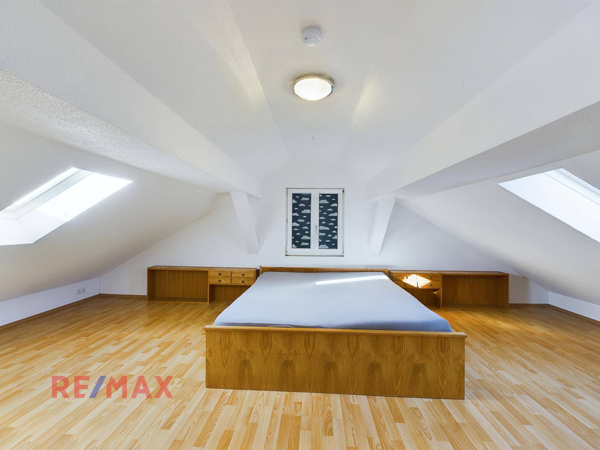 Schlafzimmer DG