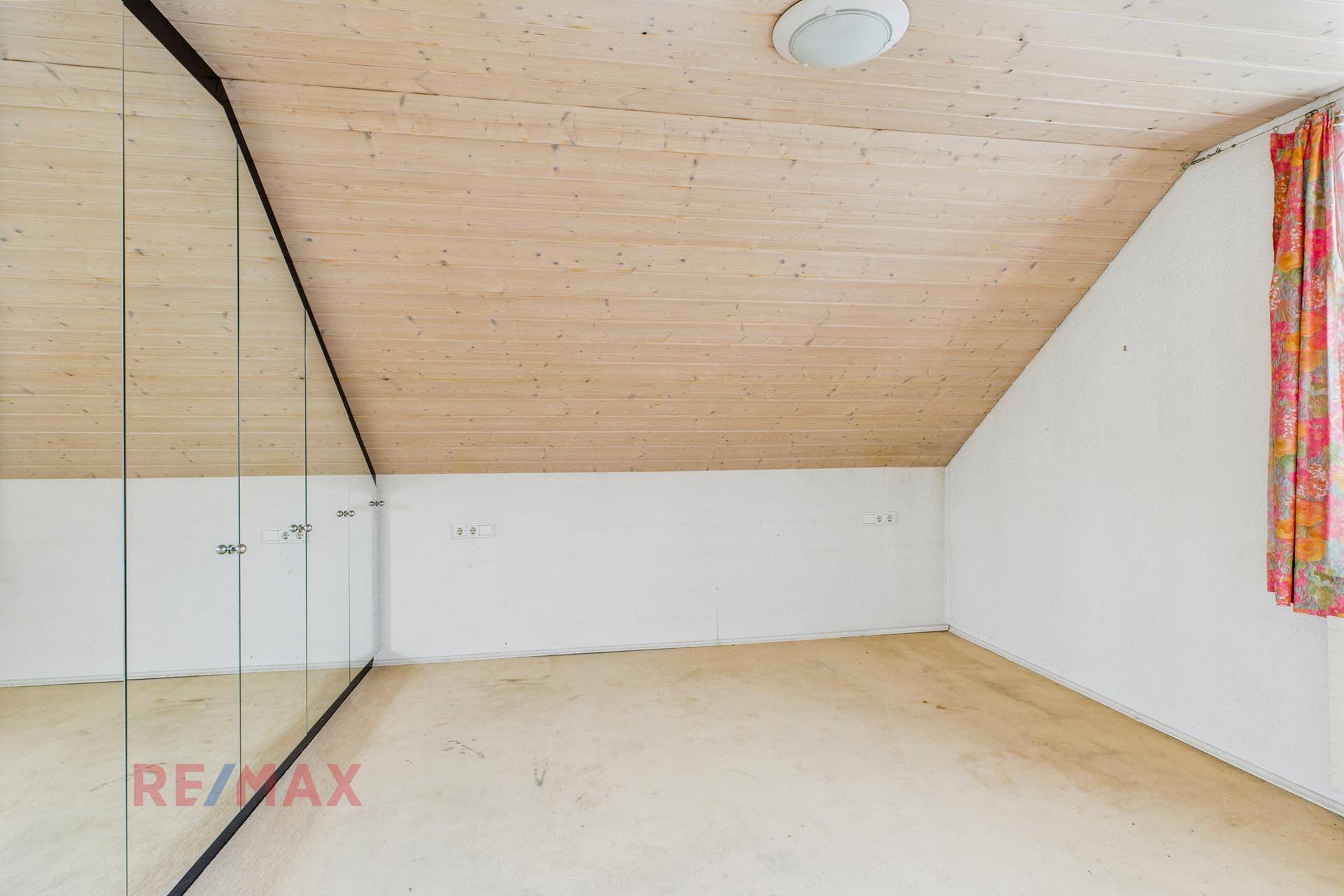 Schlafzimmer DG