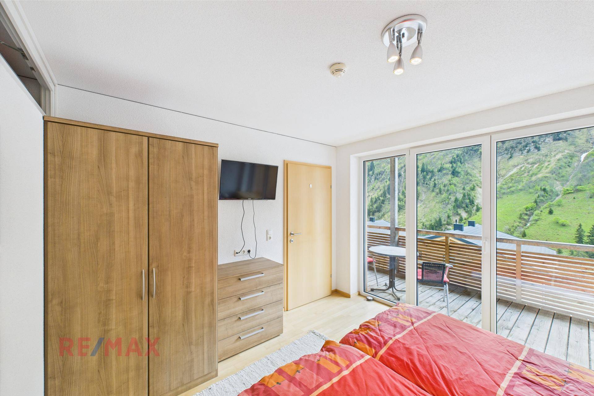 Schlafzimmer 1