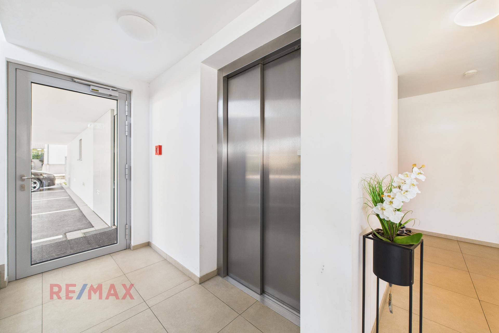 Treppenhaus/Lift