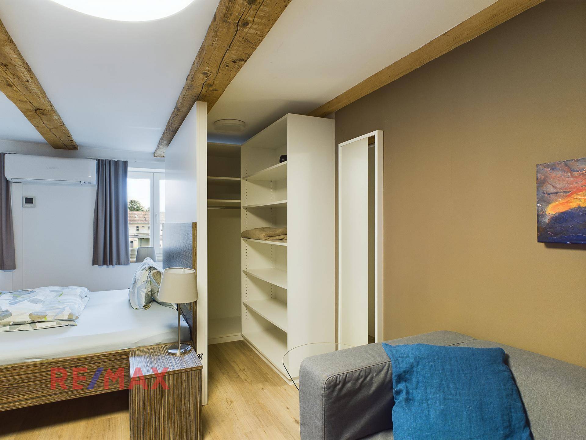 Kleiderschrank