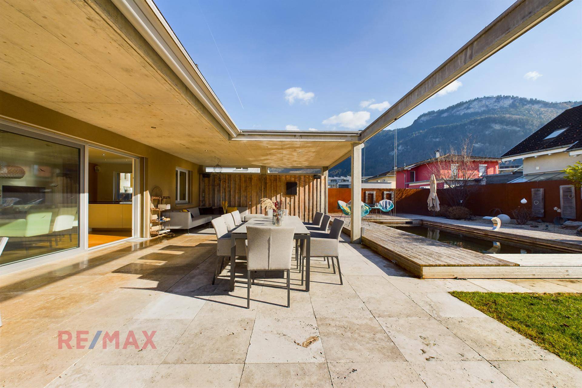 Wo Luxus zum Lebensgefühl wird - Exklusives Haus mit Naturpool - Ansicht 5