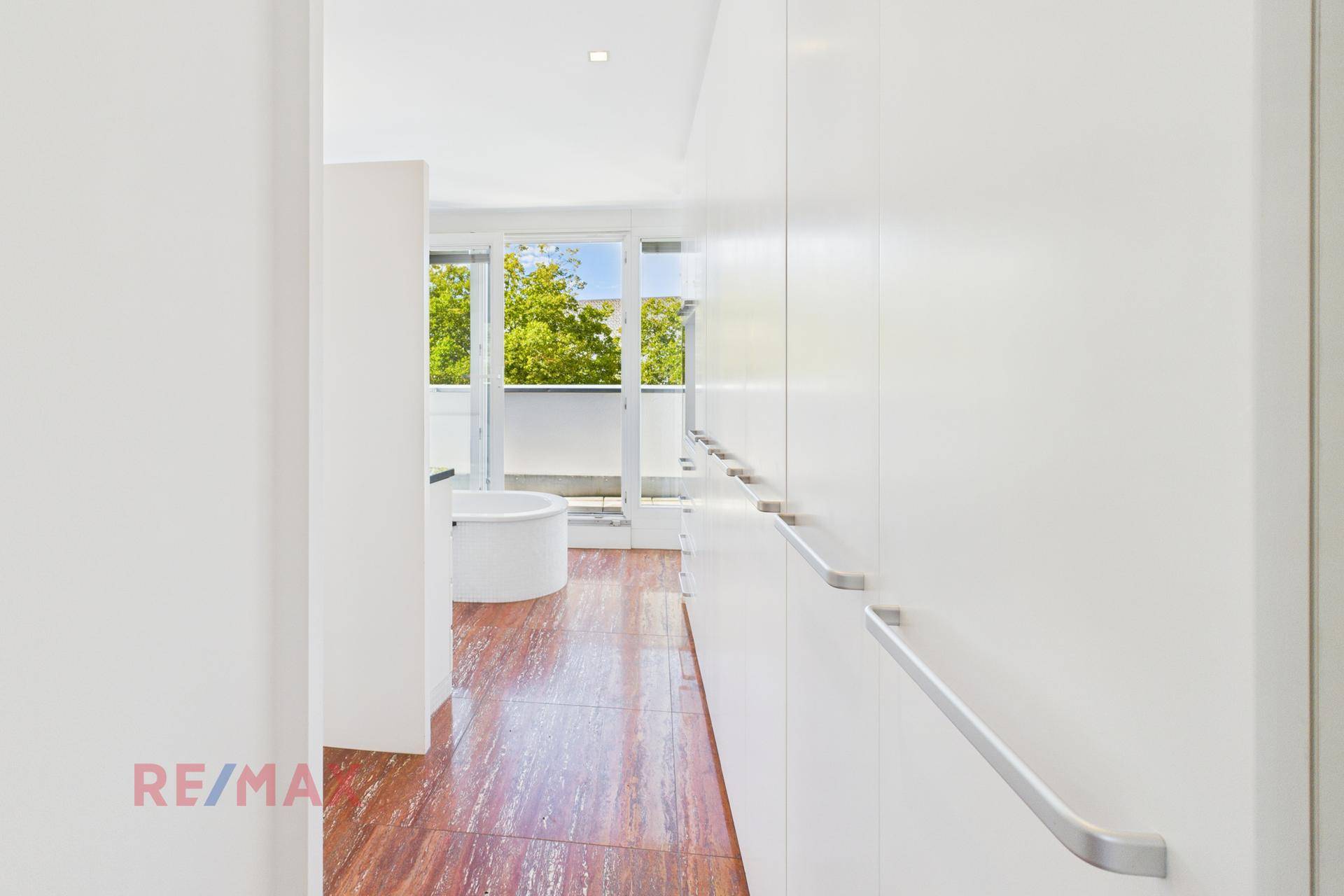 Innenstadt-Luxus: 247 m² pure Eleganz auf zwei Wohnebenen - Ansicht 6