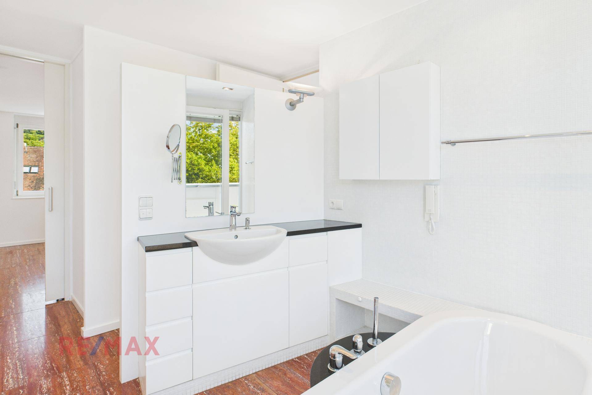 Innenstadt-Luxus: 247 m² pure Eleganz auf zwei Wohnebenen - Mehr