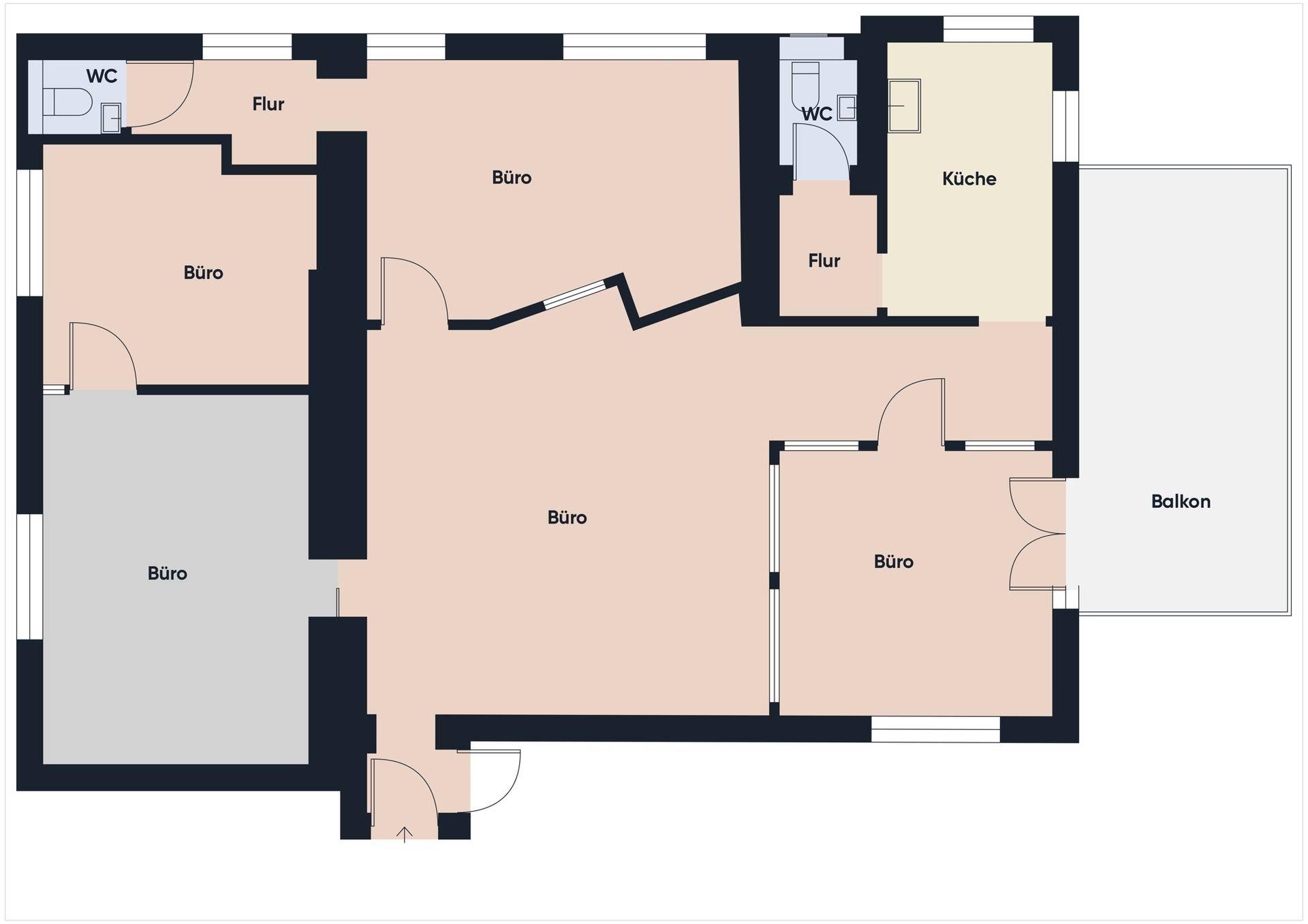 Grundrissplan mit mehreren Büroräumen, Fluren, Toiletten und einem Balkon auf einer Etage.