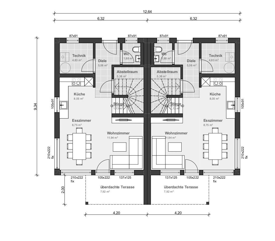 Grundriss des Erdgeschosses mit Küche, Wohnzimmer, Esszimmer und Terrasse.