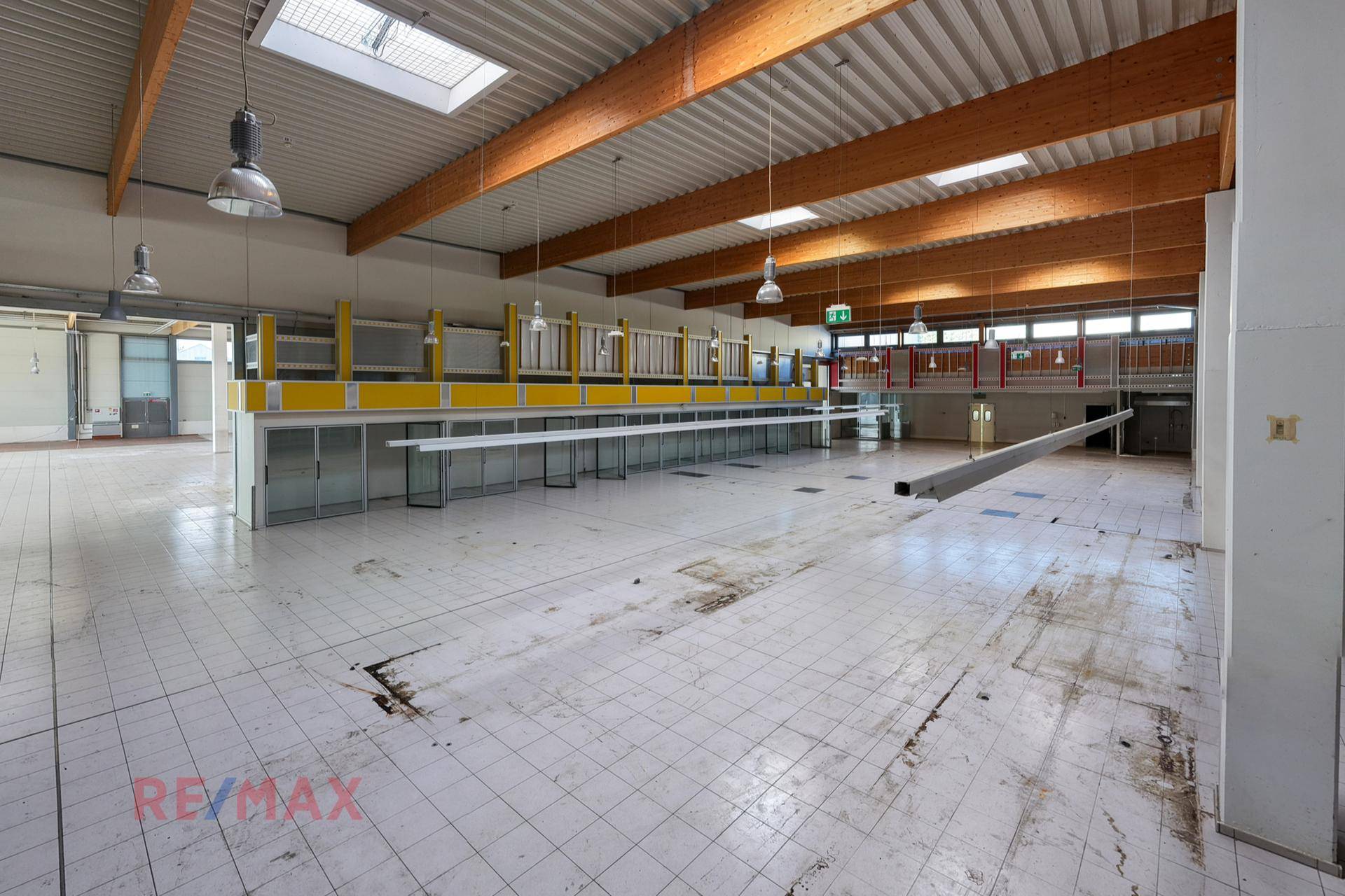 Repräsentativer Produktions- und Gewerbestandort mit bester Infrastruktur - Mehr
