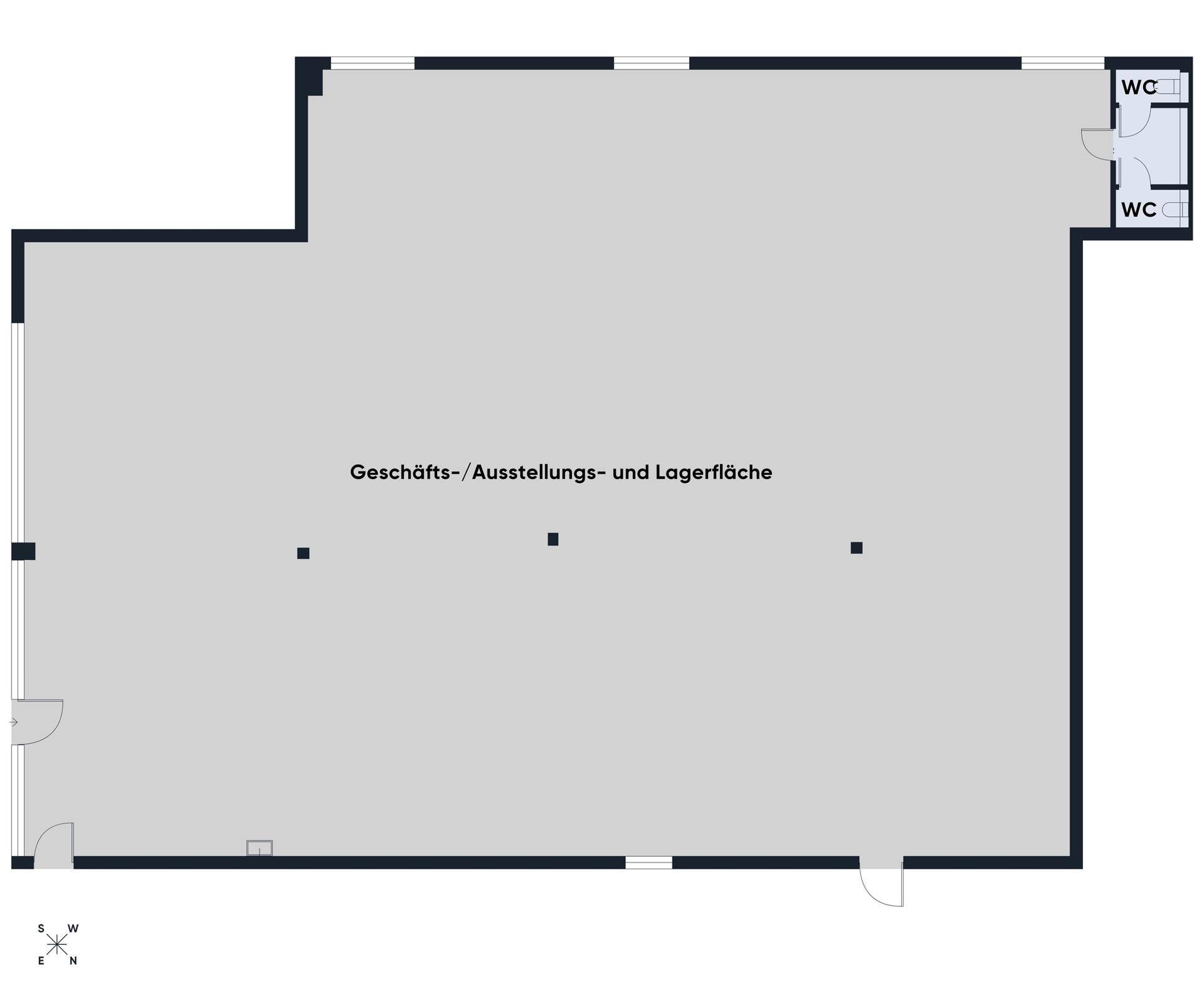 Grundriss einer großen Geschäfts-, Ausstellungs- und Lagerfläche mit zwei separaten Toilettenbereichen.