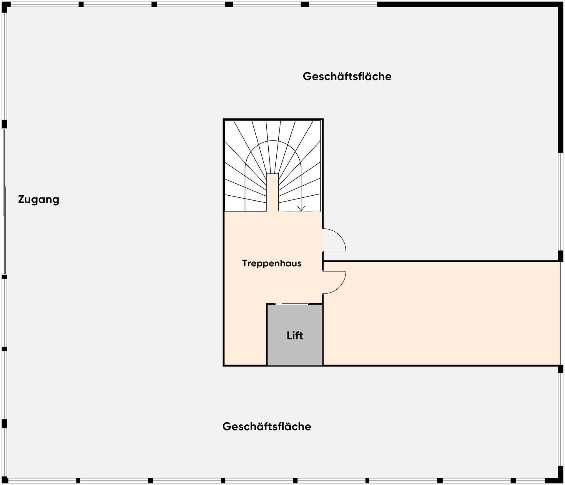 Grundriss einer Geschäftsfläche mit Zugang, Treppenhaus und integriertem Aufzug für Barrierefreiheit.