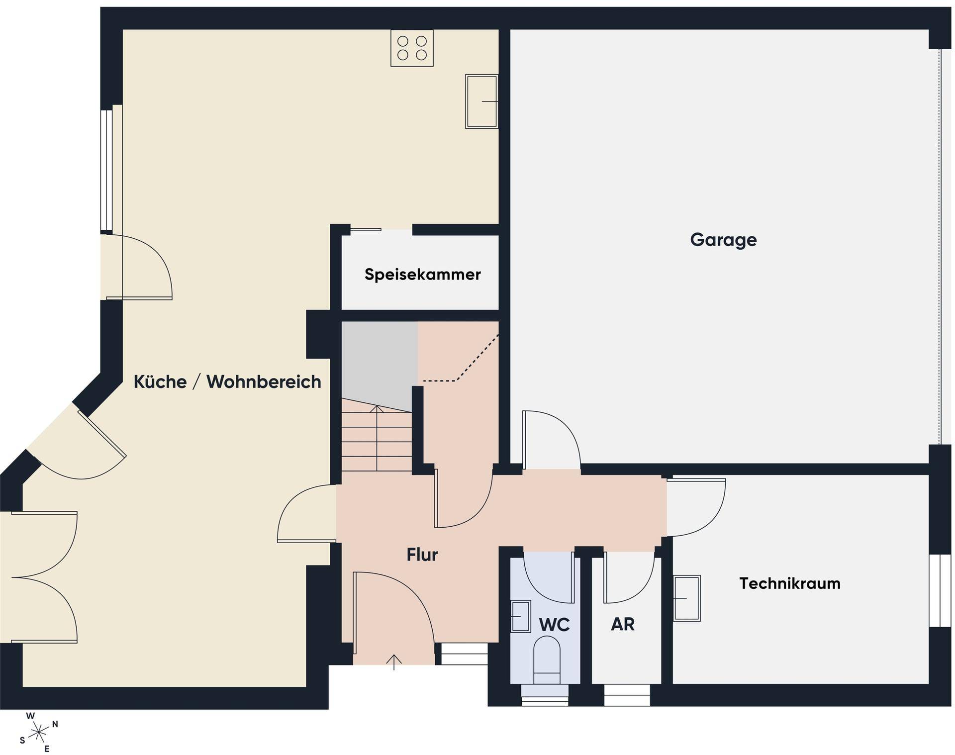 Grundriss des Erdgeschosses mit offener Küche, Wohnbereich, Speisekammer und großer Garage.