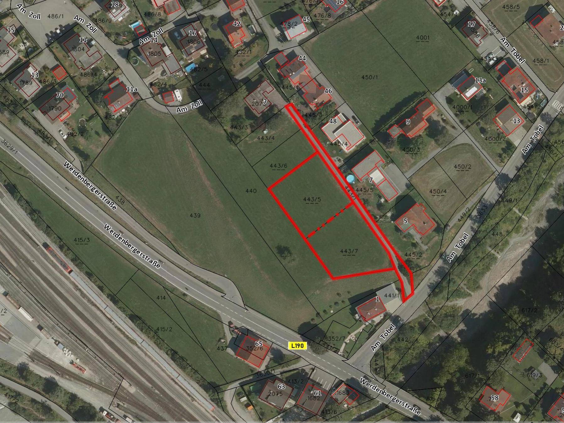 Detaillierter Katasterplan mit markierten Grundstücksgrenzen und angrenzenden Parzellen.