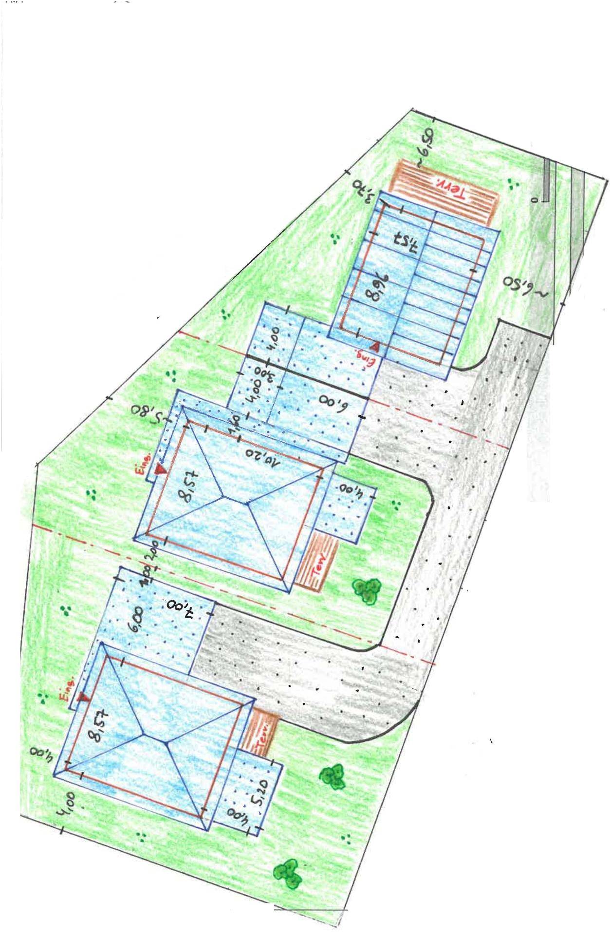 Handgezeichneter Lageplan mit drei möglichen Bauplätzen, inklusive Häusern, Zufahrten und Terrassenbereichen.