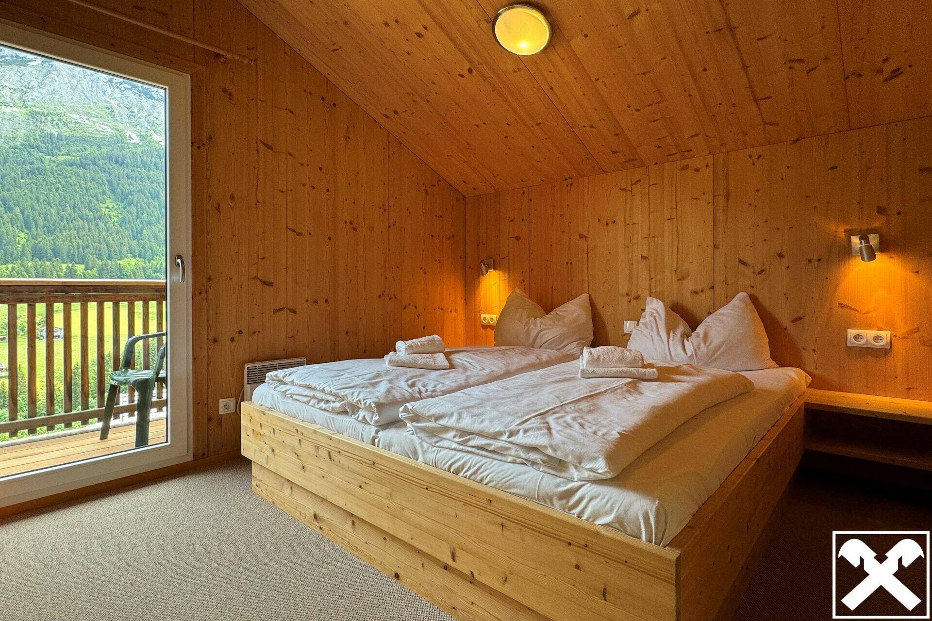 Schlafzimmer 1