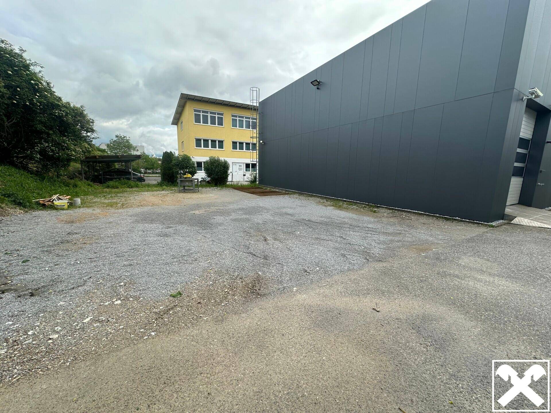 Parkplatz Gebäude Rückseite