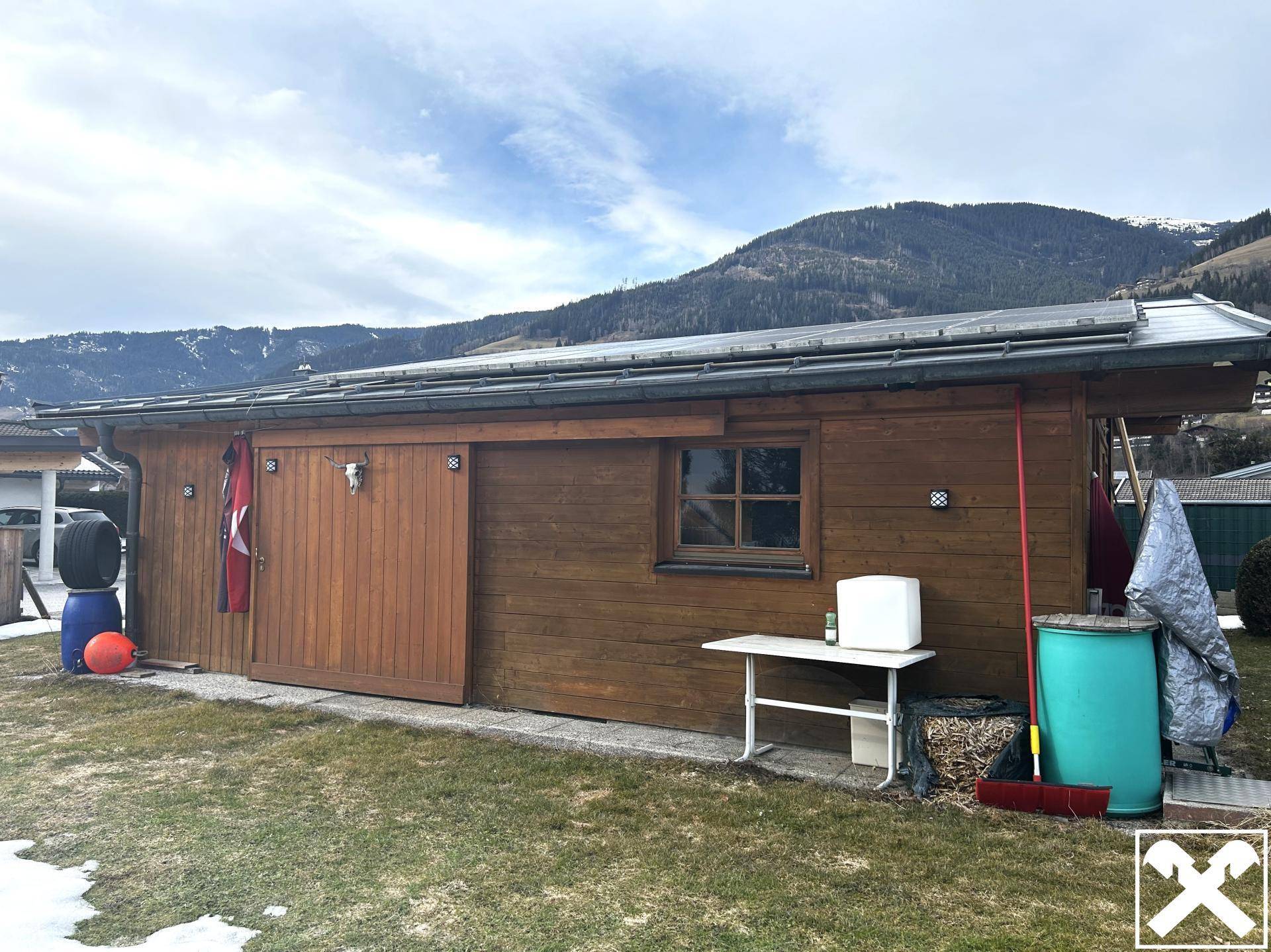 Gartenhaus mit Carport