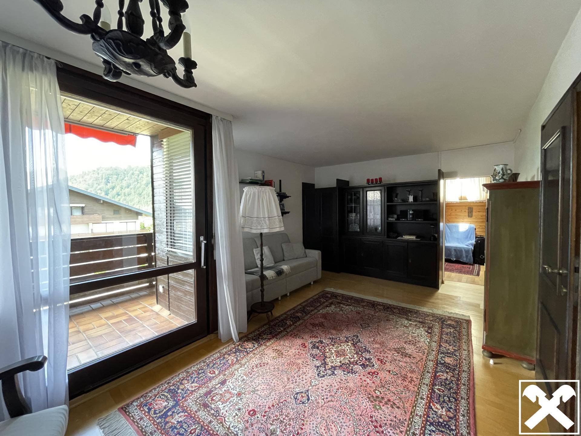 Wohnen mit Ausgang auf Balkon