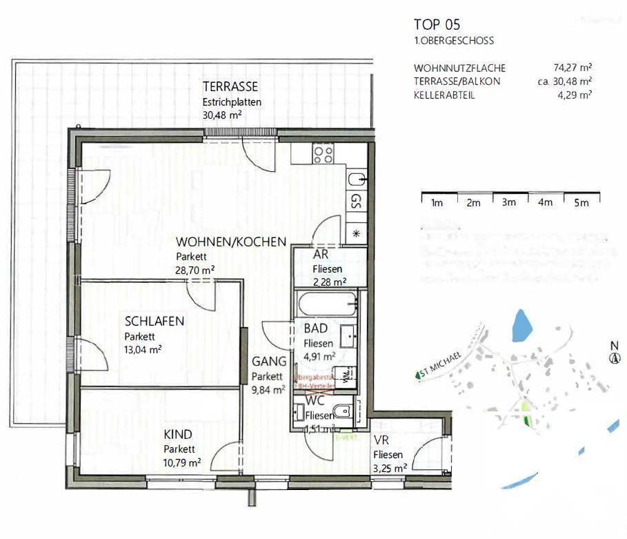 Grundriss der Wohnung im Obergeschoss mit großer Terrasse, Wohnküche und zwei Schlafzimmern.