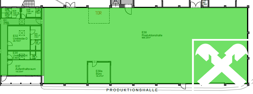 Grundriss einer großen Halle mit angrenzenden Nebenräumen und Sanitäranlagen, übersichtlich dargestellt.