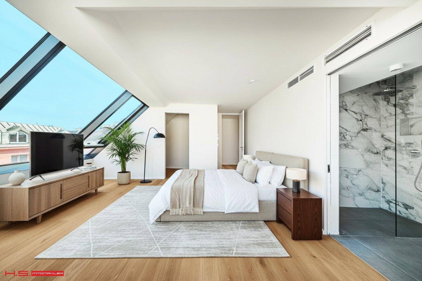 Modernes Schlafzimmer mit Holzboden, großen Dachfenstern und direktem Zugang zum Badezimmer.
