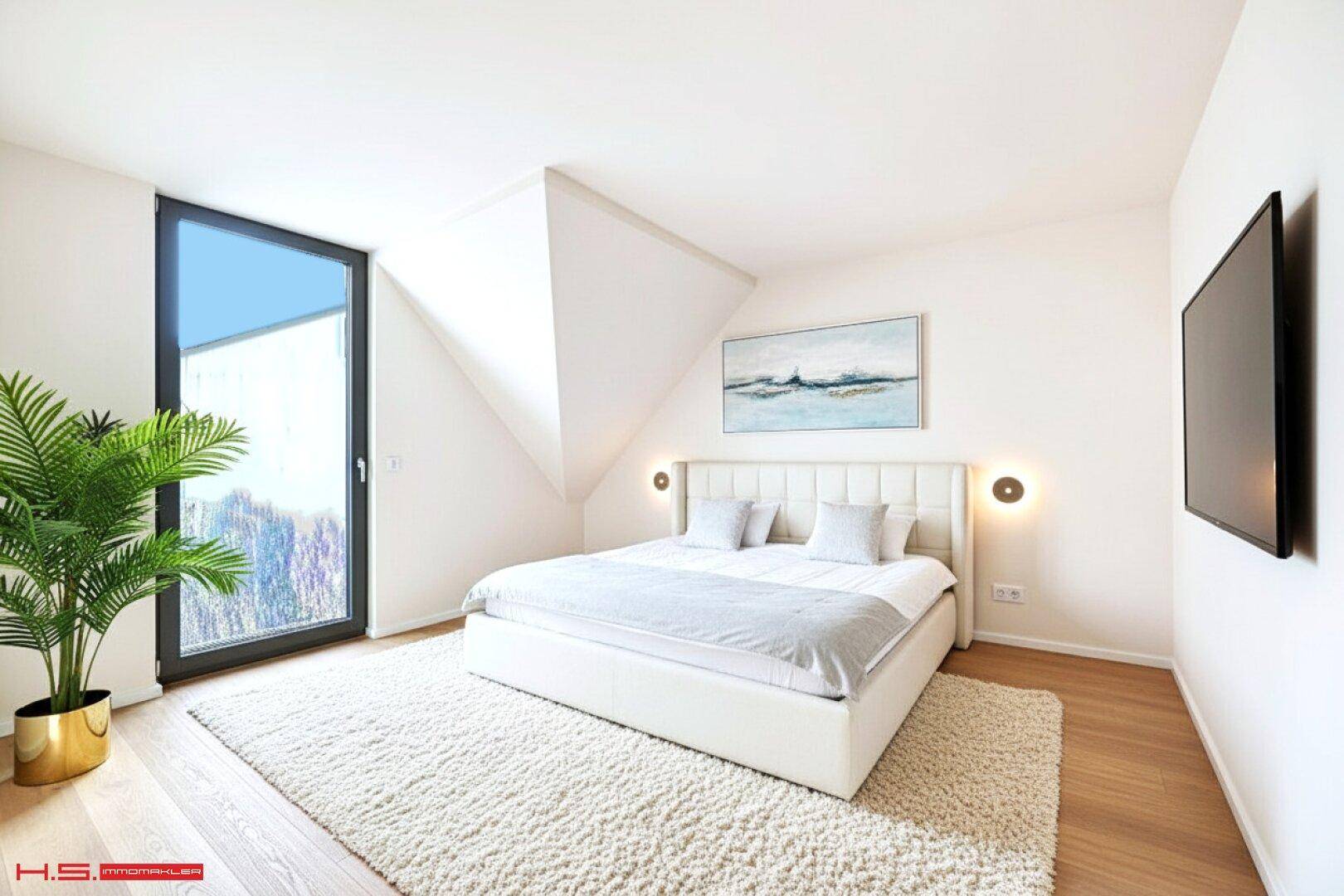 Helles Schlafzimmer mit großem Bett, Holzboden und bodentiefem Fenster unter einer Dachschräge.