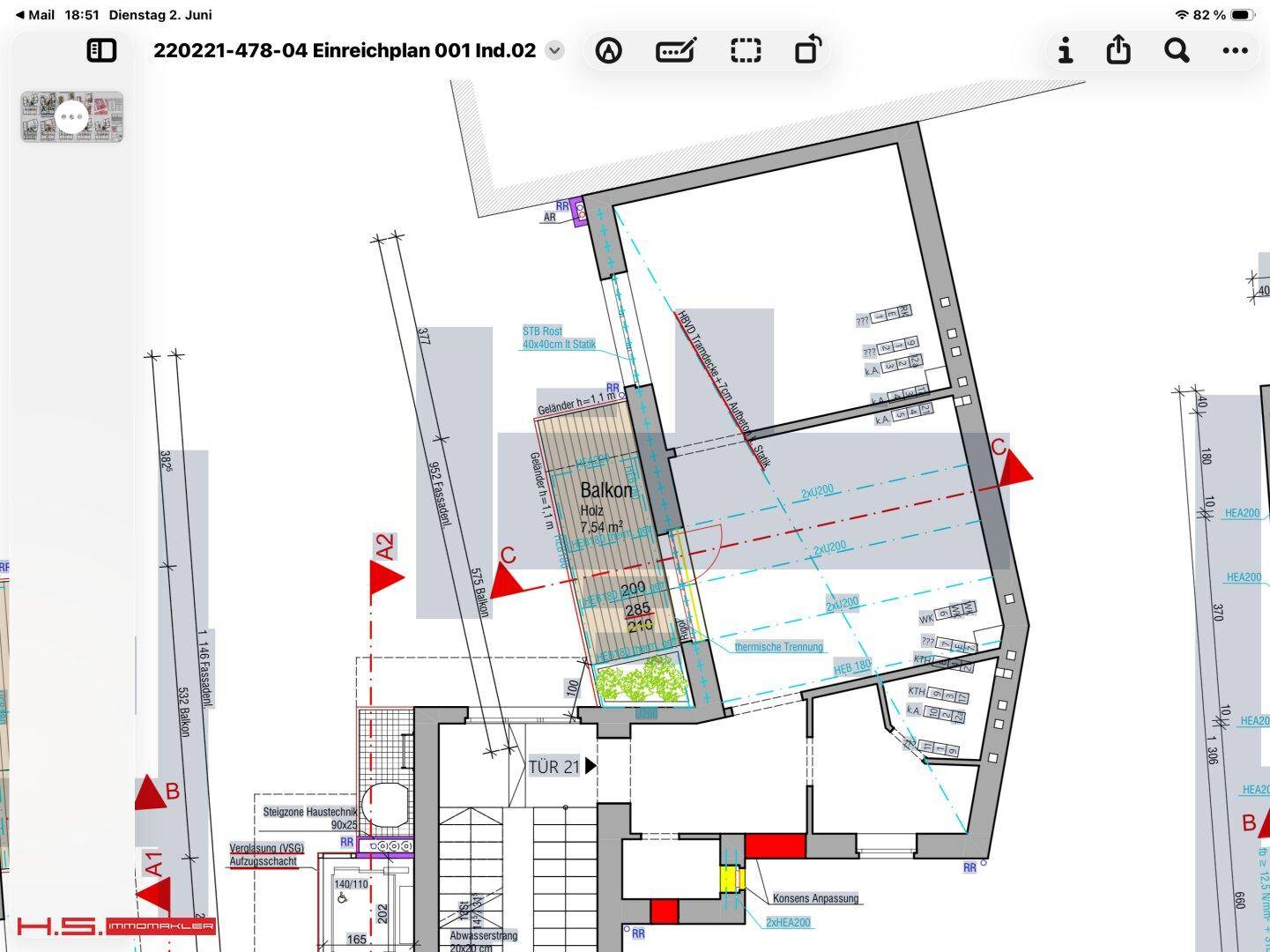 Detaillierter Grundrissplan einer Wohnung mit einem Holz-Balkon von 7,54 Quadratmetern.