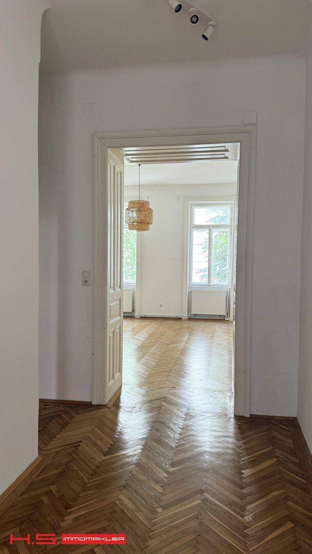 TRAUMLAGE MITTEN IM 7. - 75m² ALTBAUWOHNUNG in STILJUWEL in GRÜN- RUHELAGE – další