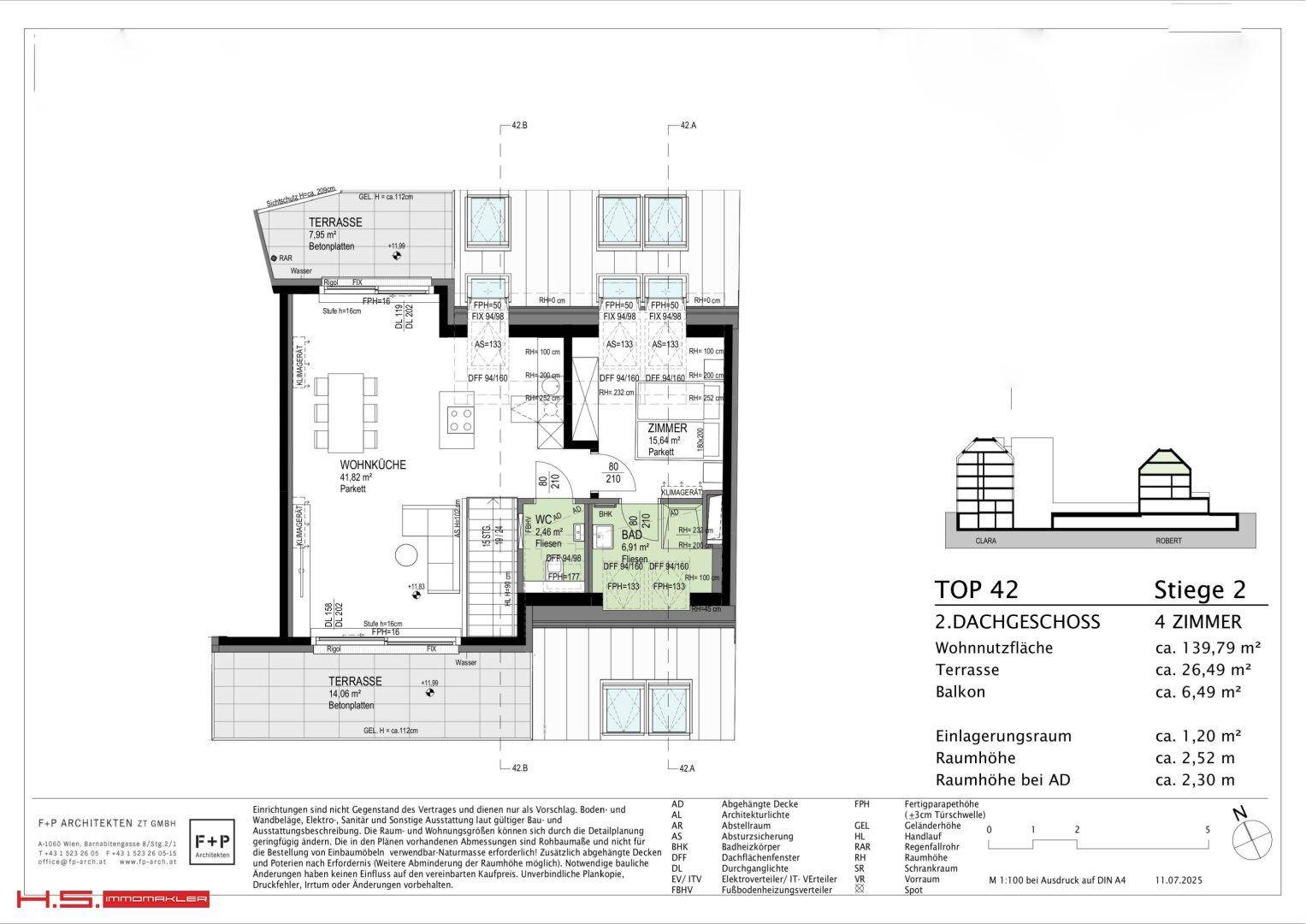 Grundriss des zweiten Dachgeschosses mit großem Wohnbereich, Terrasse und Balkon.