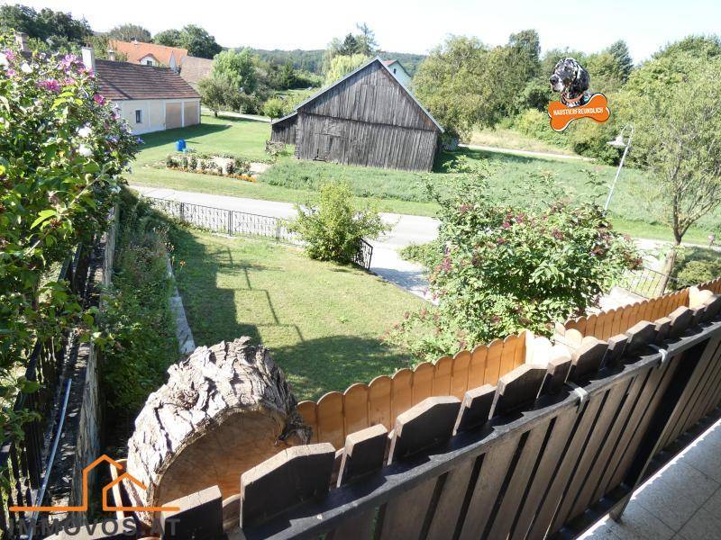 10_Blick vom Balkon stra&#223;enseitig.JPG