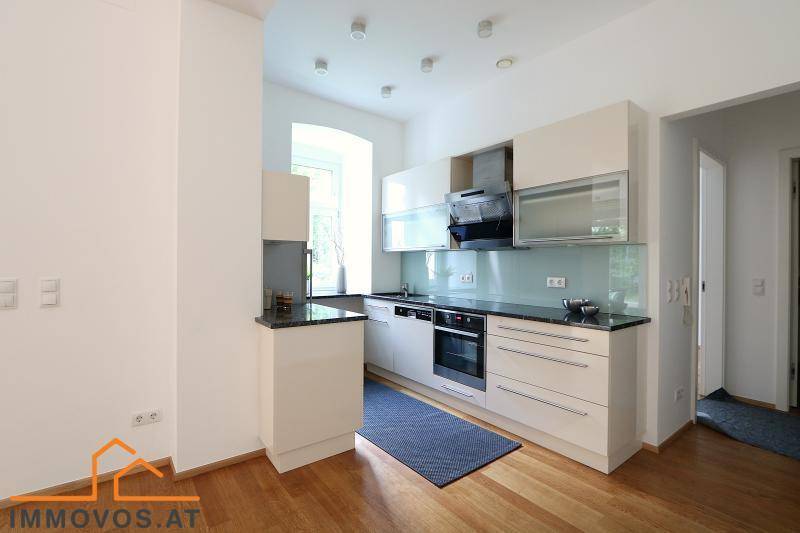 Einbauk&#252;che mit Au&#223;enfenster