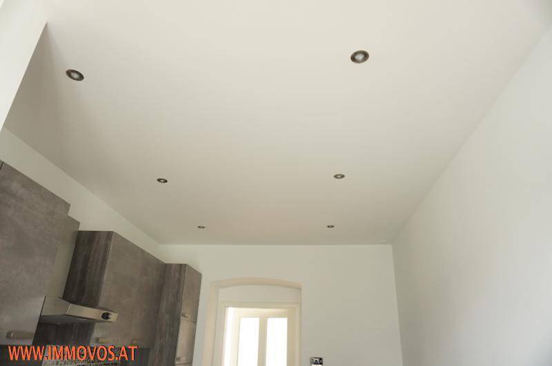 ceiling spots included