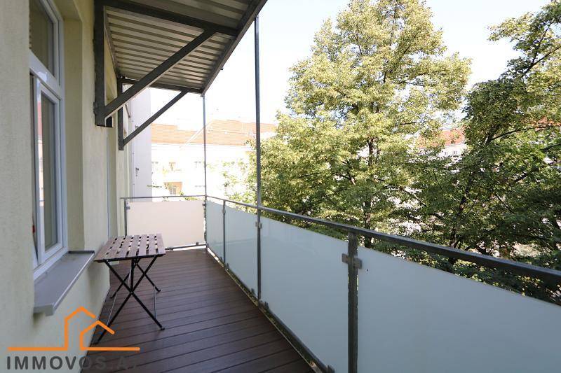 schattiger Balkon in Innenhoflage