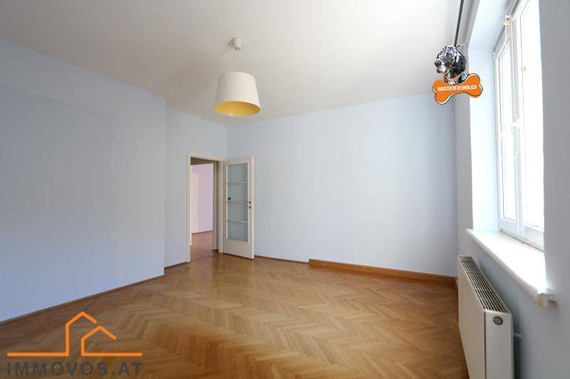 reichlich Platz f&#252;r Schr&#228;nke u. ein Kingsize-Bett