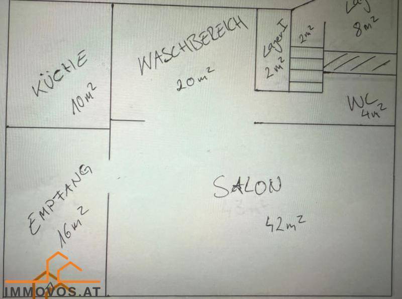 Handgezeichneter Grundriss eines Salons mit Empfang, Küche, Waschbereich und Lagerflächen.