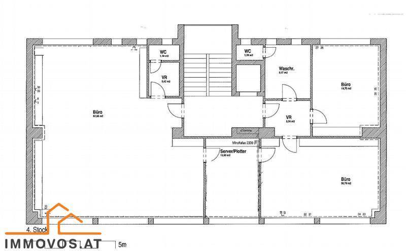 Grundriss des 4. Stocks mit mehreren Büroräumen, WC und Treppenhaus.