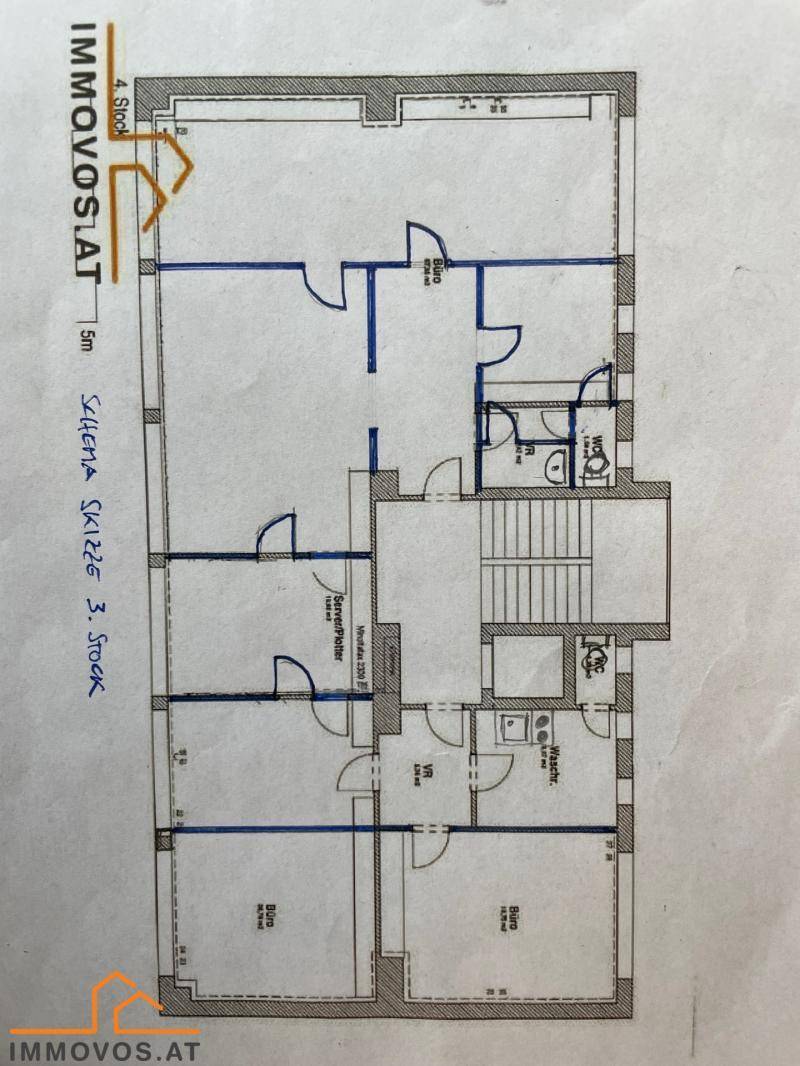 Grundriss des 3. Stocks mit mehreren Büroräumen, WC und Treppenhaus.