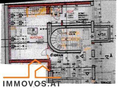 Detaillierter Grundrissplan einer Etage mit Treppenhaus und Raumaufteilung.