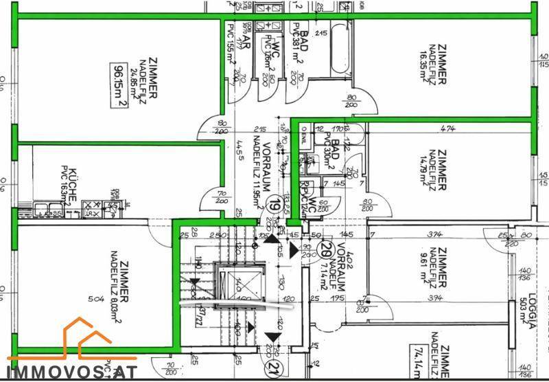 Detaillierter Grundriss einer Wohnung mit mehreren Zimmern, Bädern und einer Loggia.