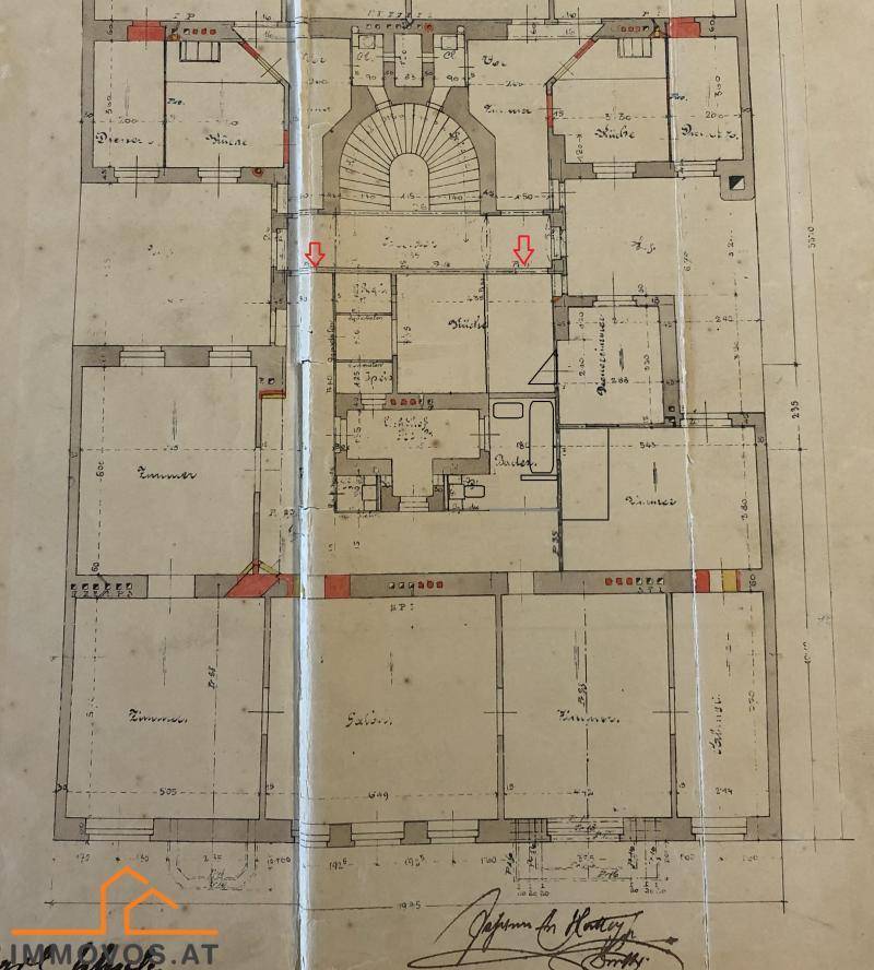 Historischer Grundriss mit mehreren Zimmern und zentralem Treppenhaus.