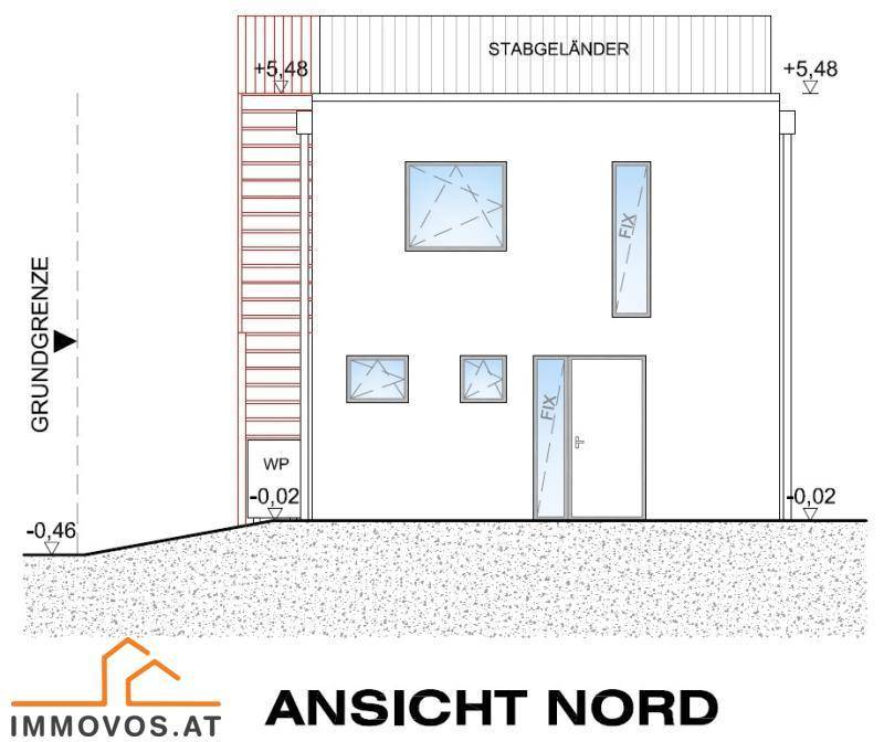 Architektonische Nordansicht des Gebäudes mit Fenstern und Balkon.