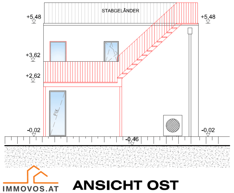 Ansicht Ost des Gebäudes mit Balkon, Außentreppe und modernen Fenstern.